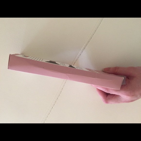 **SOLD**MODA 2-Piece Powder and Soft Glow Kit - Picture 3 of 3